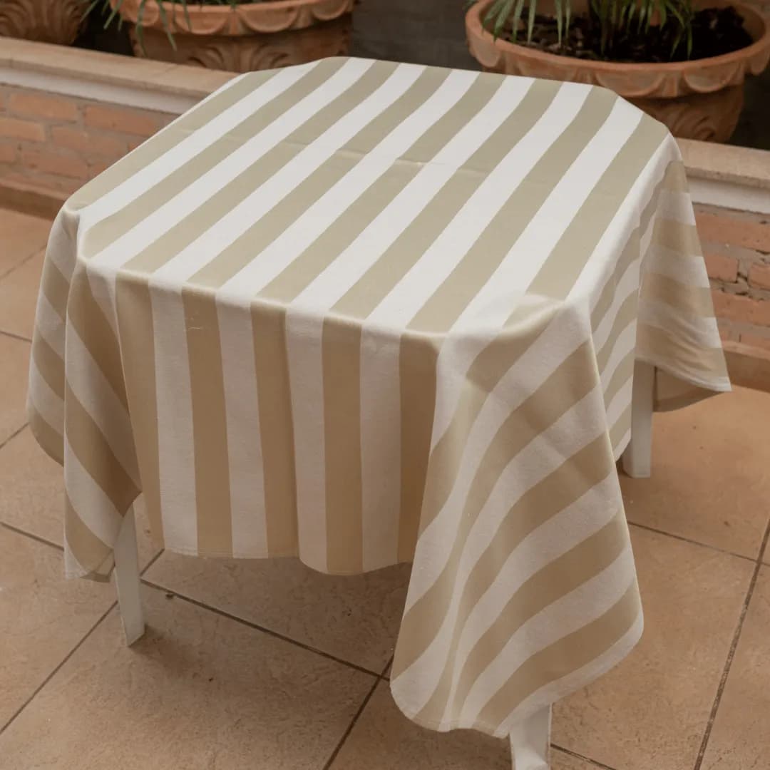 Sobre Toalha 4 lugares - Modelo 0010